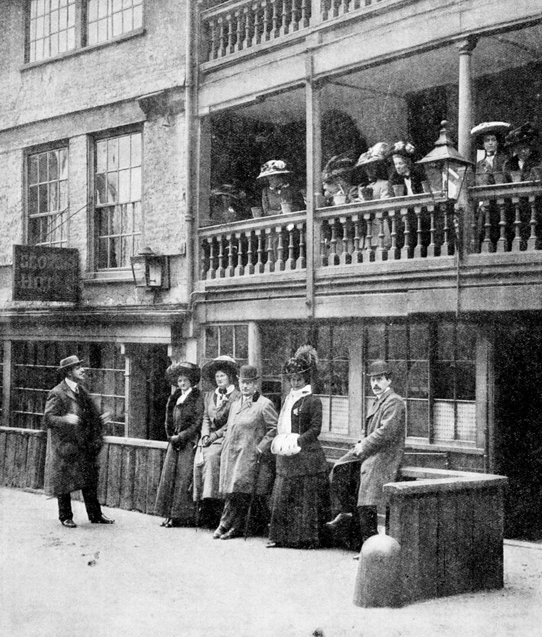 Americans in London, A Party at the George Hotel, Borough, Southwark, London, 1910 by Unbekannt