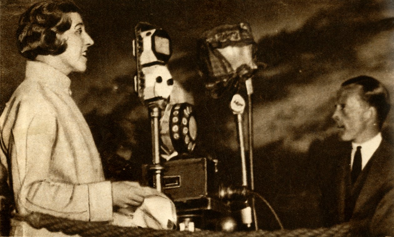 Amy Johnson Broadcasting from Croydon Airport by Unbekannt