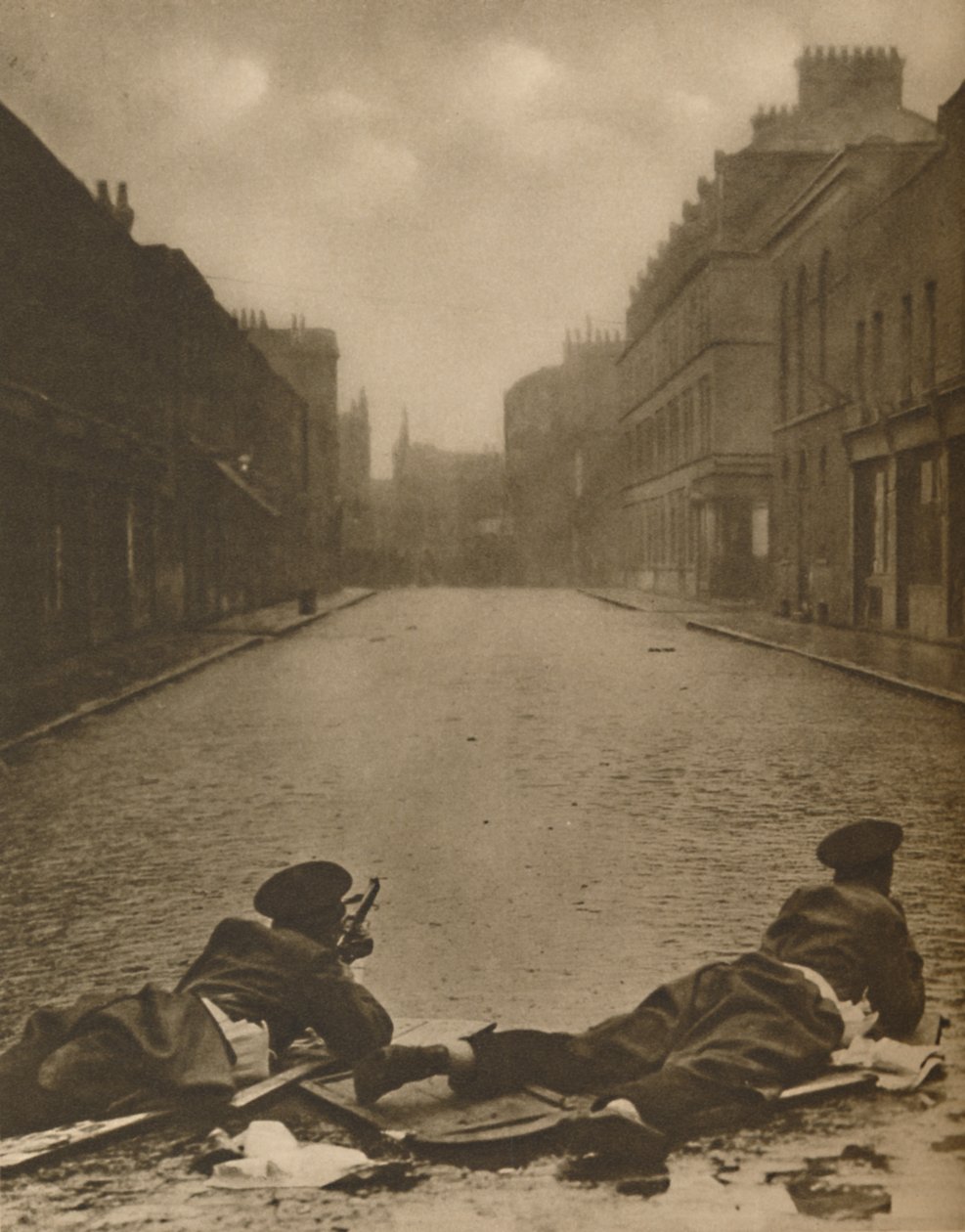 An East End Episode: Scots Guards on Action at Sydney Street in 1911 by Unbekannt