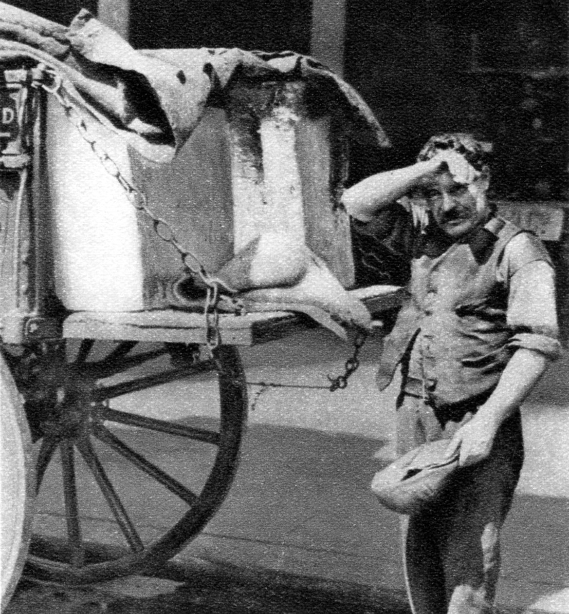 An ice man with his cart, London by Unbekannt