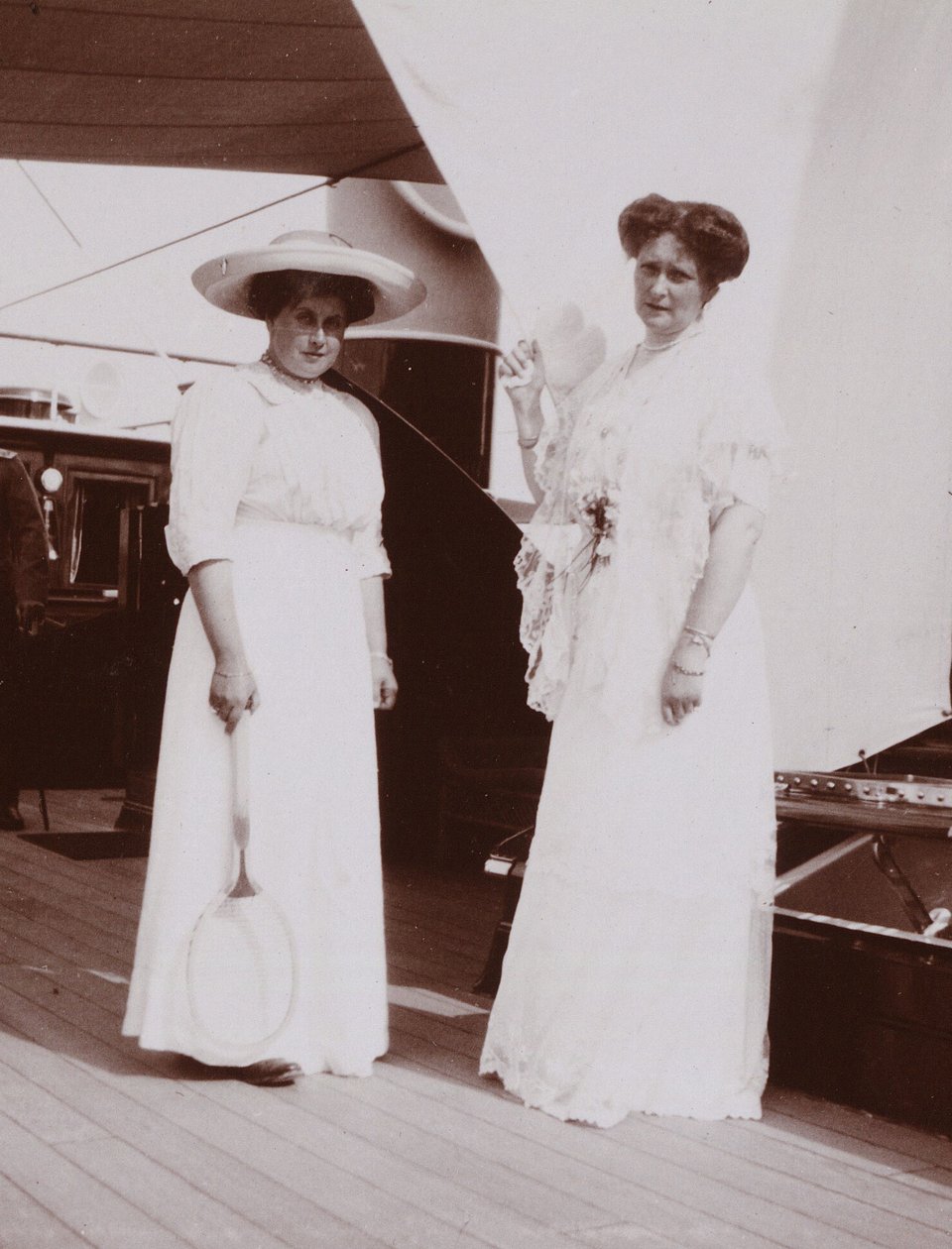 Anna Alexandrovna Vyrubova with Empress Alexandra Fyodorovna of Russia by Unbekannt