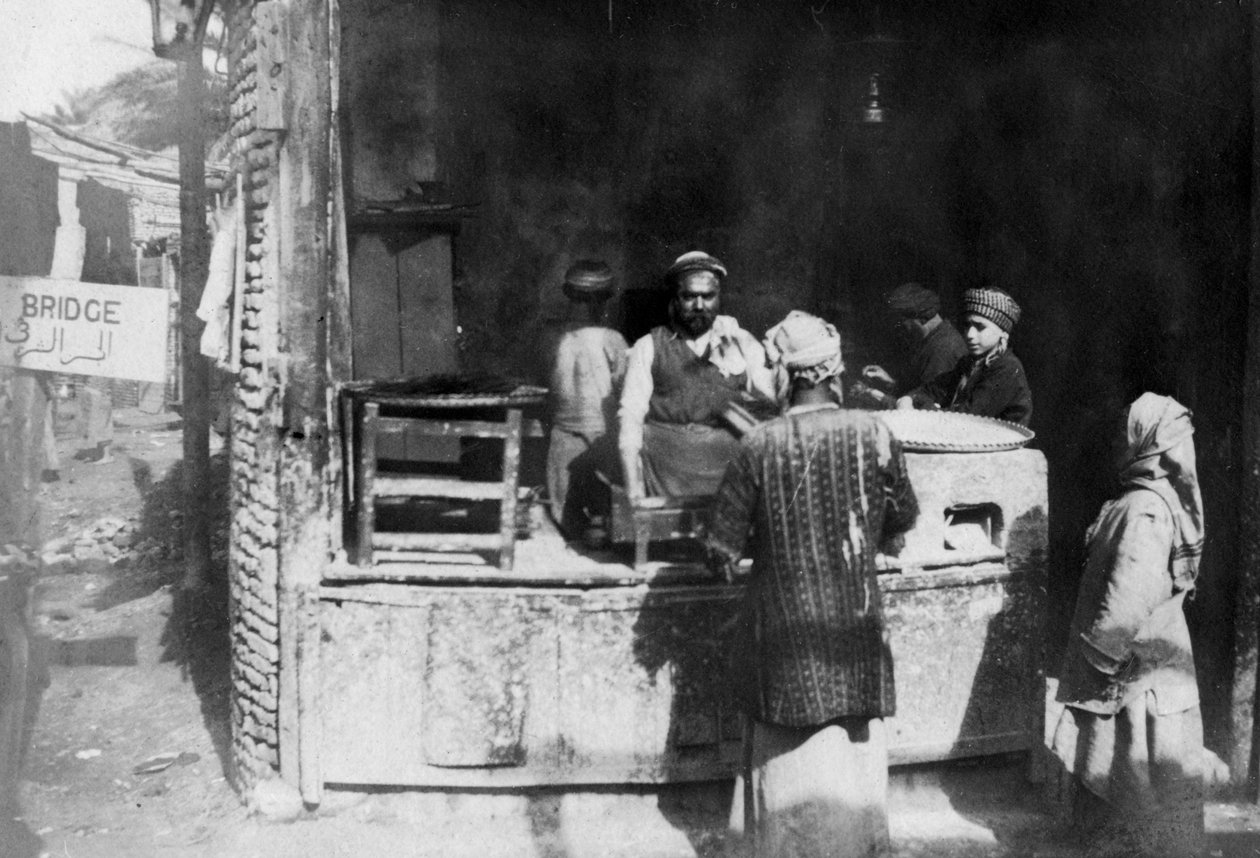 Arab cook, Aleppo road, Baghdad, Iraq by Unbekannt
