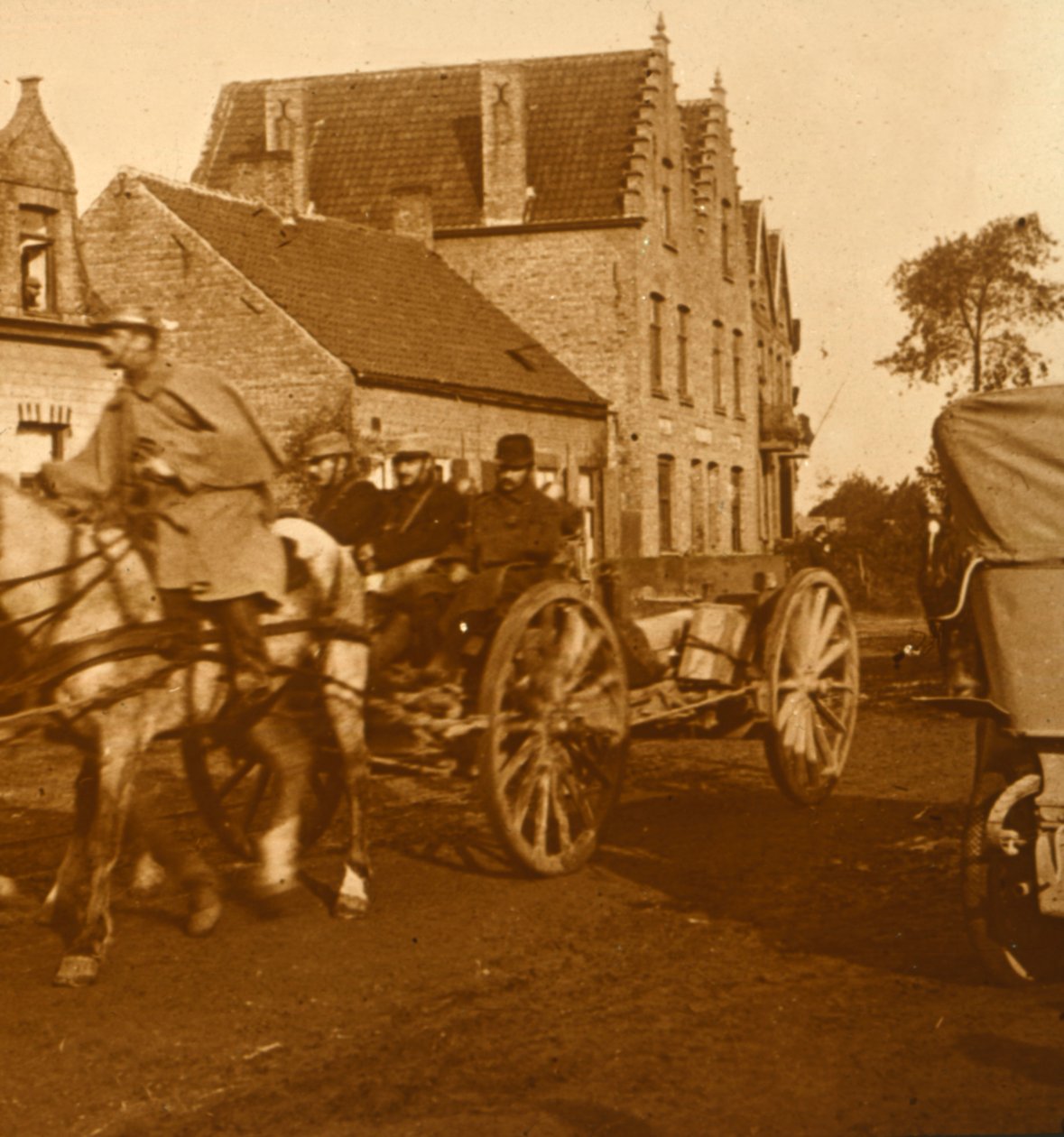 Artillery moving up the line by Unbekannt
