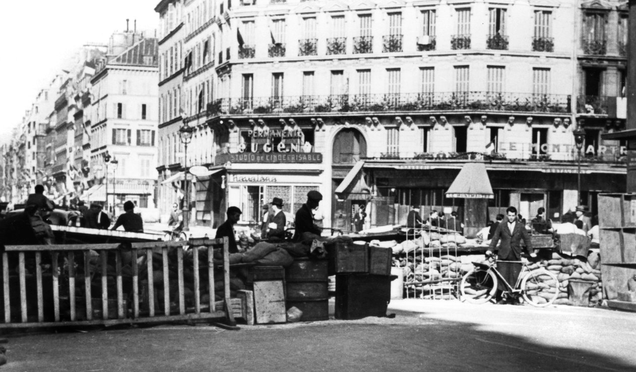 Barricade on the Rue de Chateaudun, liberation of Paris, August 1944 by Unbekannt