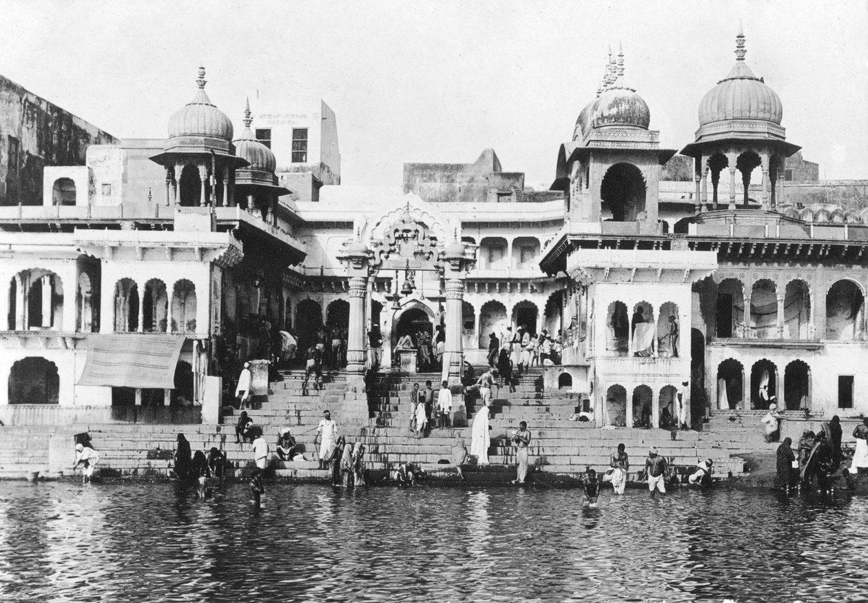 Bathing ghat on the Yamuna River, Muttra, 1917 by Unbekannt