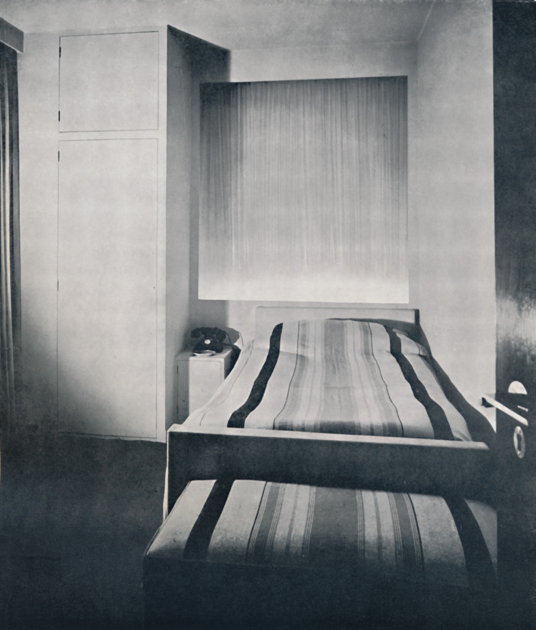 Bedroom by Bird Iles Ltd., of London, 1936 by Unbekannt