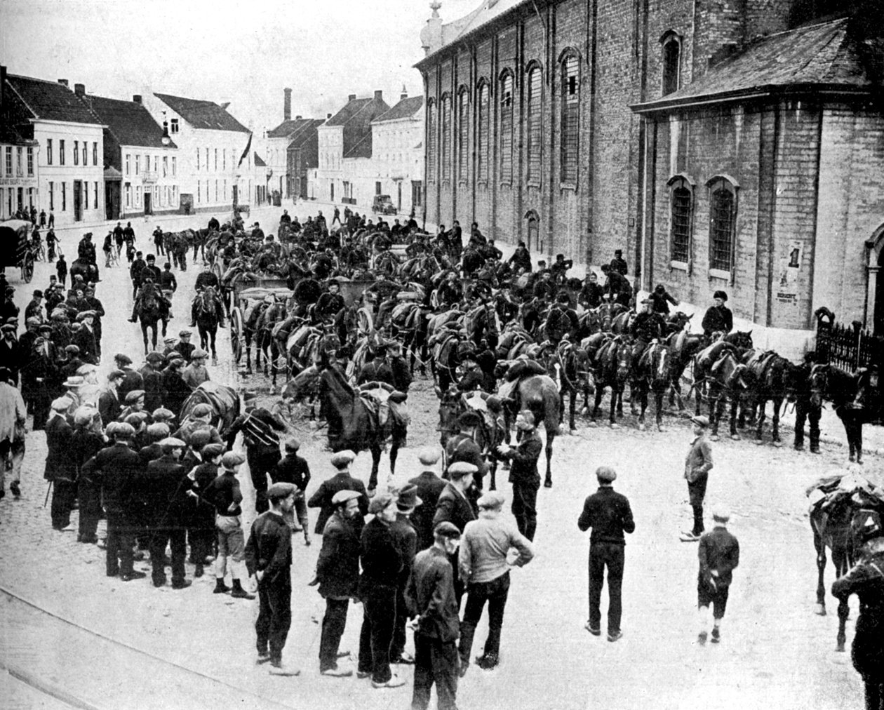Belgian guns, made by Krupp, preparing for battle near Ghent, Belgium, First World War by Unbekannt