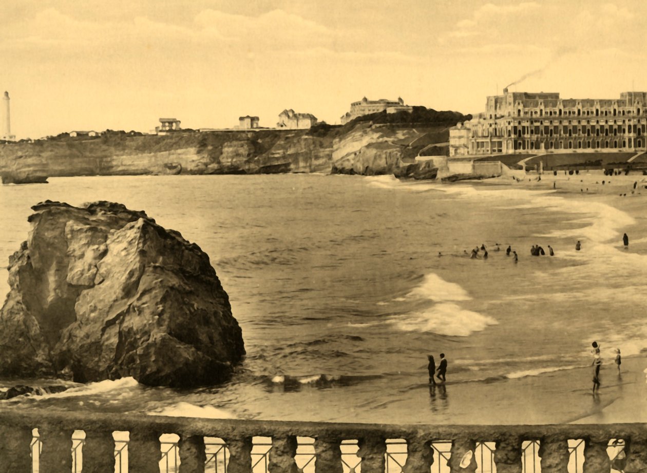Biarritz - Hotel du Palais et la Baie, c1930 by Unbekannt