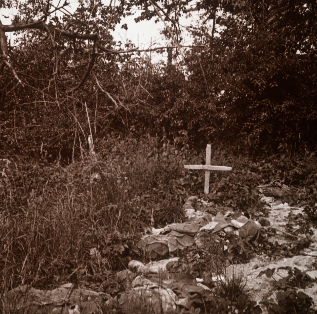 Body of German soldier, Ablain-Saint-Nazaire, Northern France by Unbekannt
