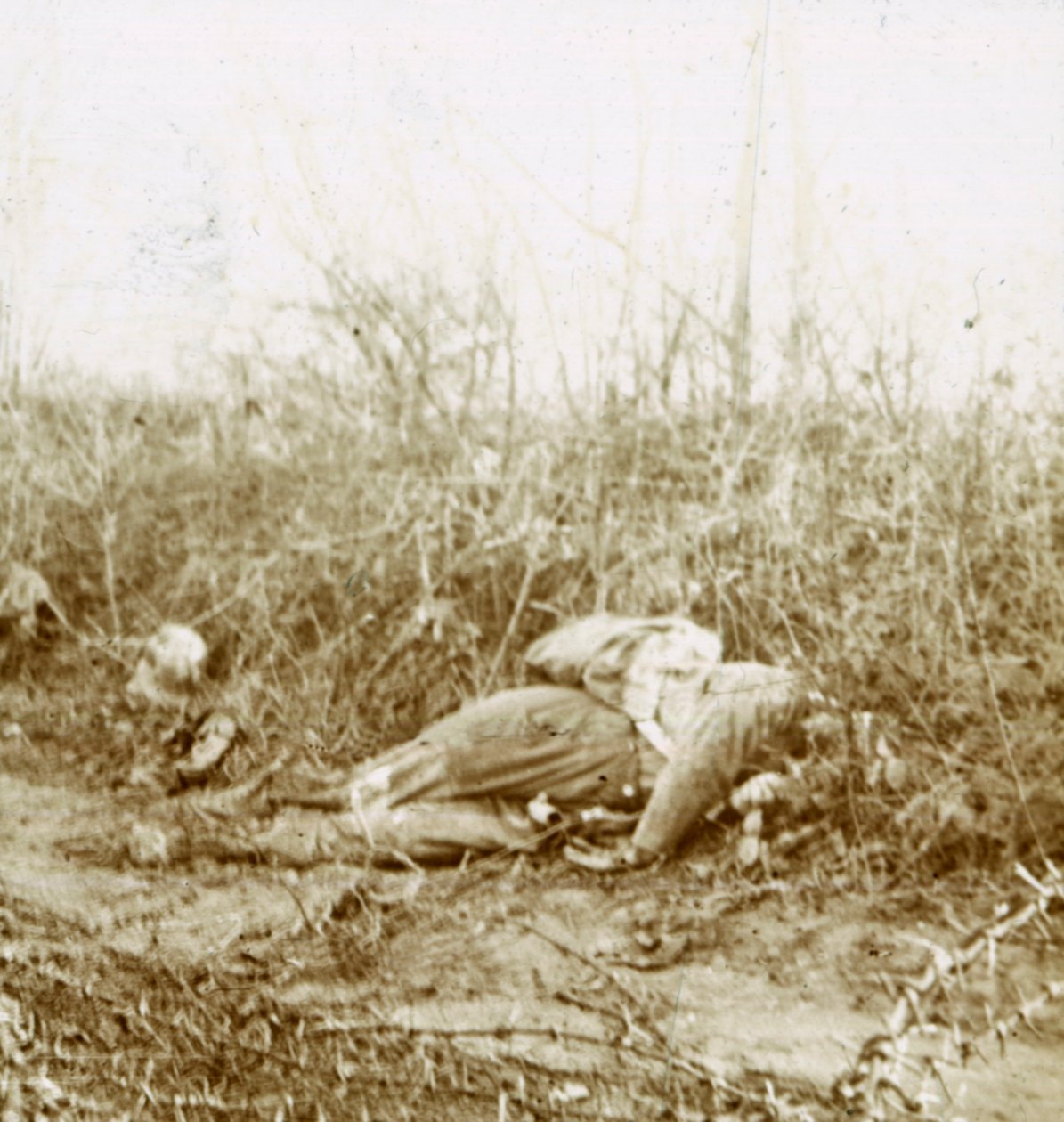 Body of dead soldier, Château-Porcien, northern France, c1914-c1918 by Unbekannt