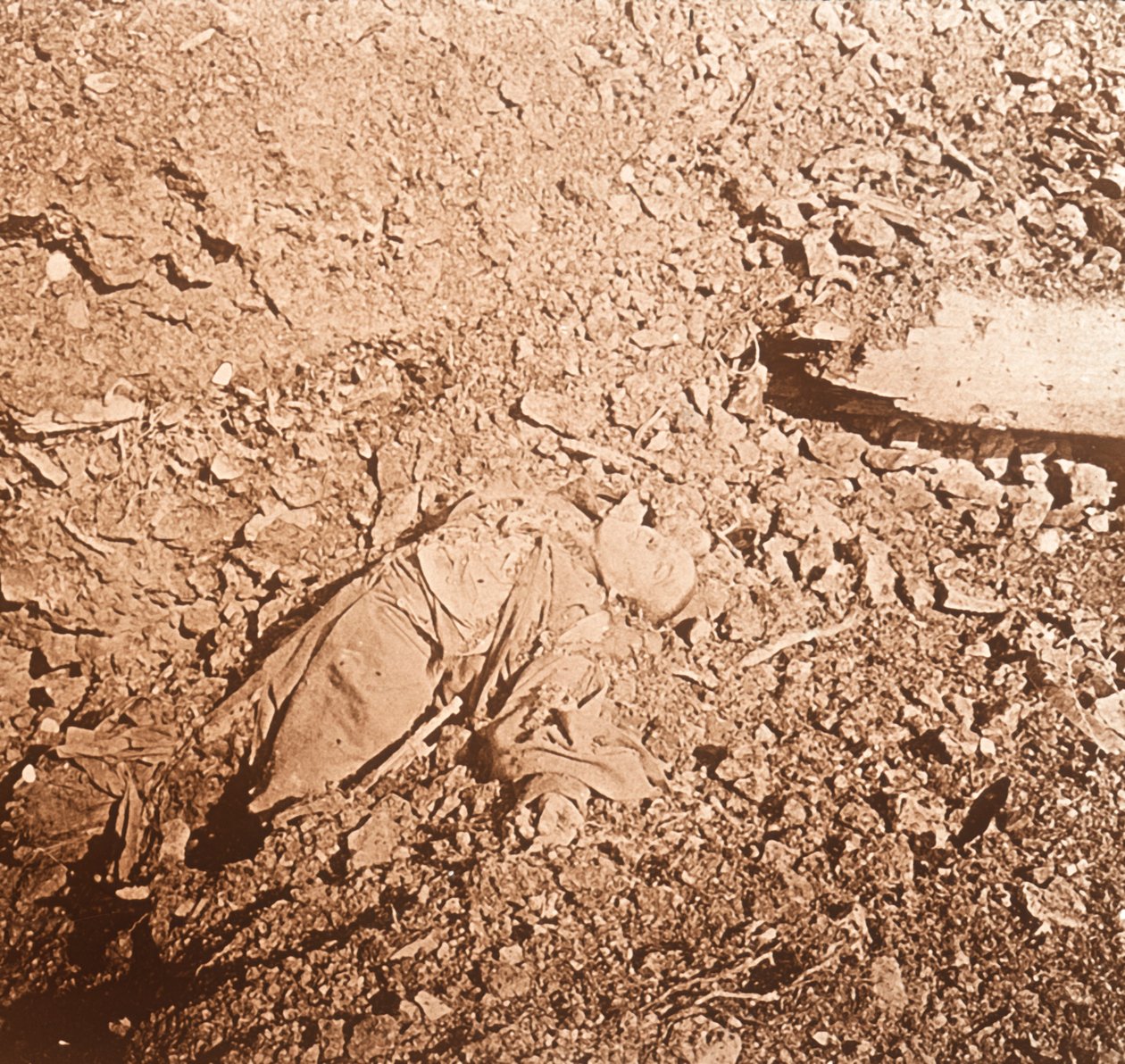 Body of dead soldier, Verdun, northern France, c1914-c1918 by Unbekannt