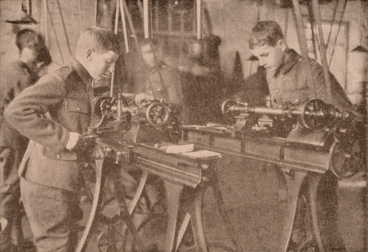 Boys of Bradfield College Making Shell Parts, Berkshire by Unbekannt