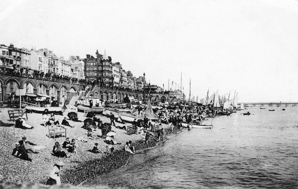 Brighton beach, East Sussex, c1900s-1920s by Unbekannt