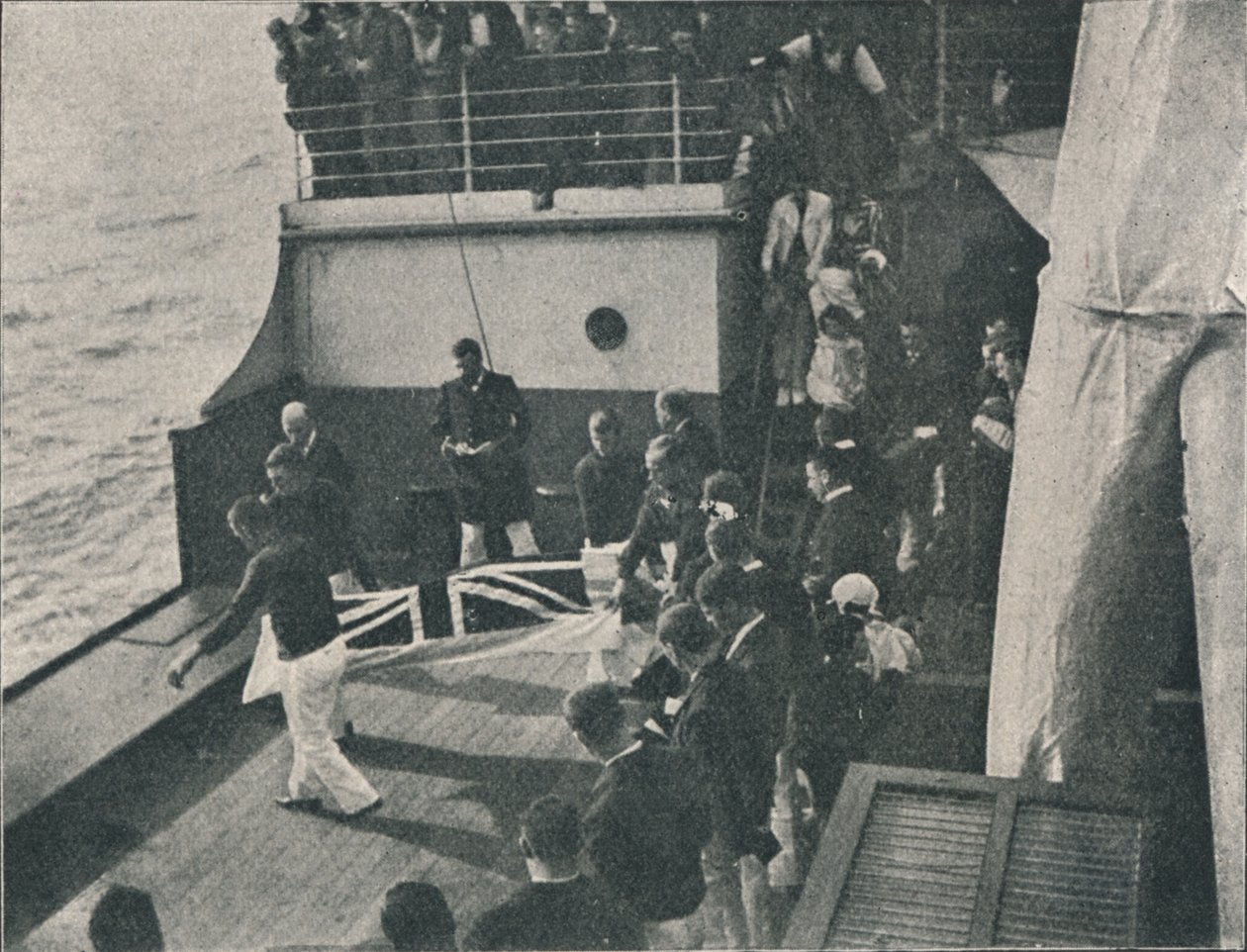 Bringing the Body on Deck, c1900, 1910 by Unbekannt