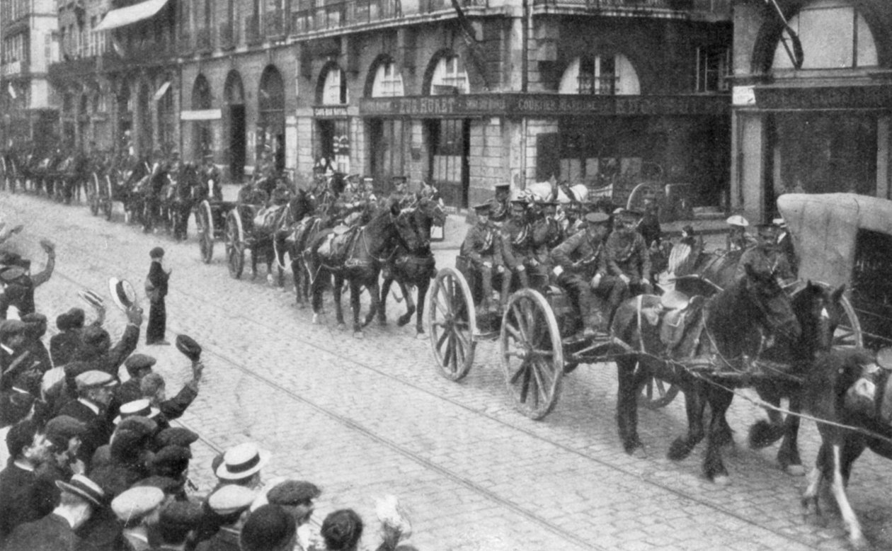 British Horse Drawn Artillery in Rouen, France by Unbekannt
