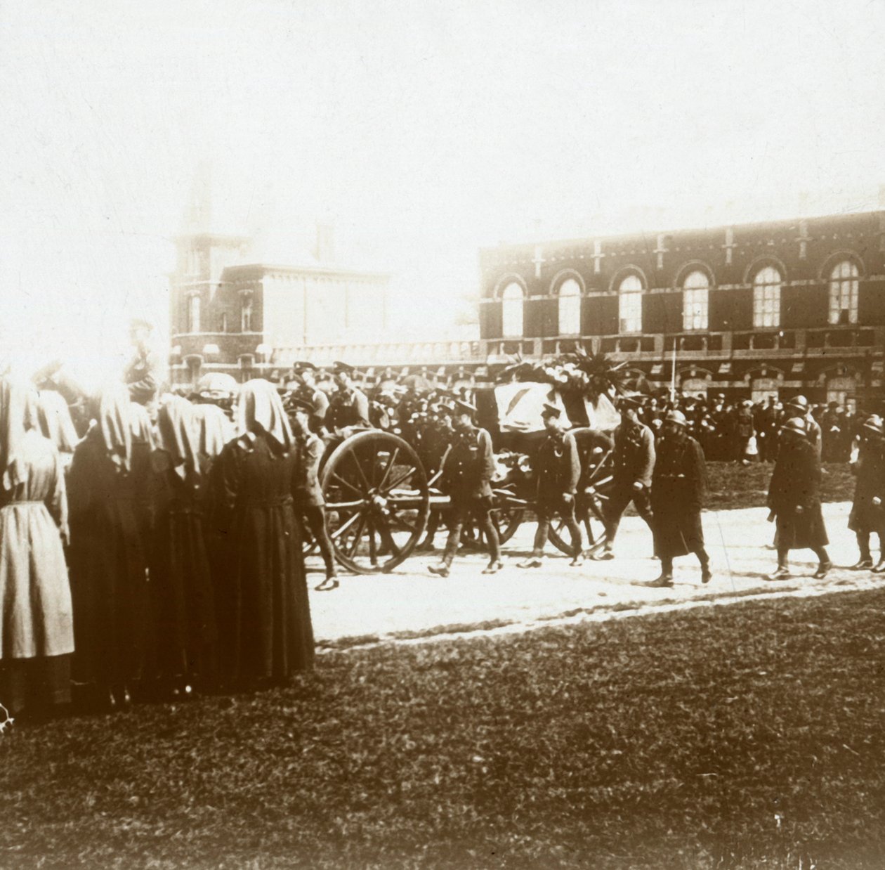 Burial of Edith Cavell, Brussels, Belgium, 1915 by Unbekannt