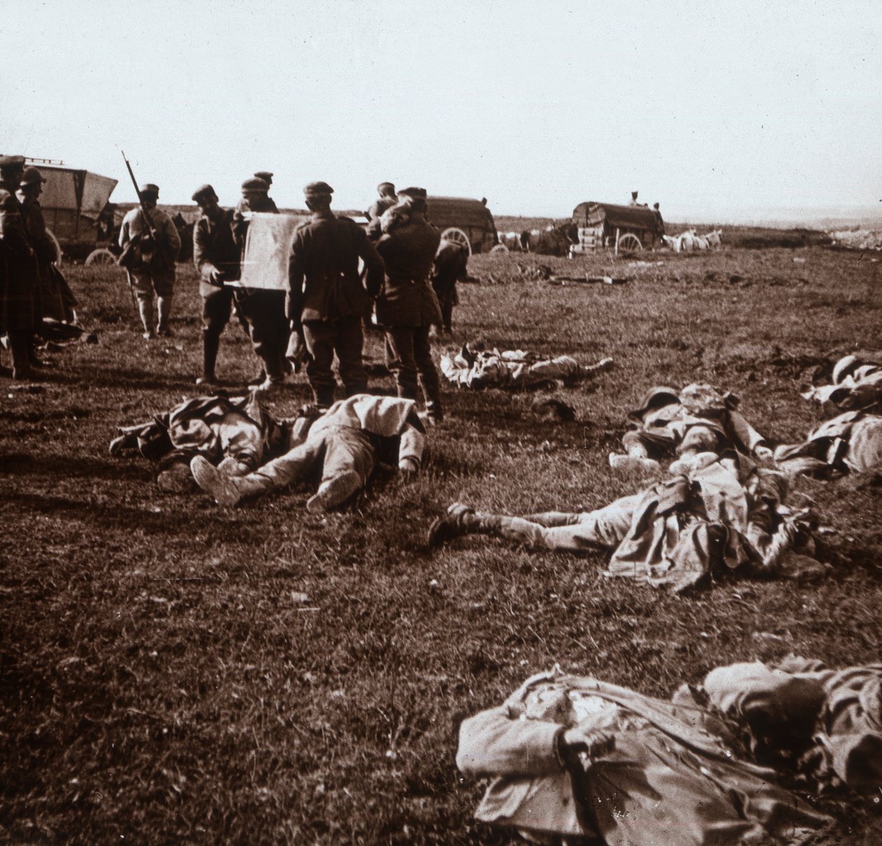 Burying Bodies, Sainte-Marie-à-Py, Northern France, c. 1914-c. 1918 by Unbekannt