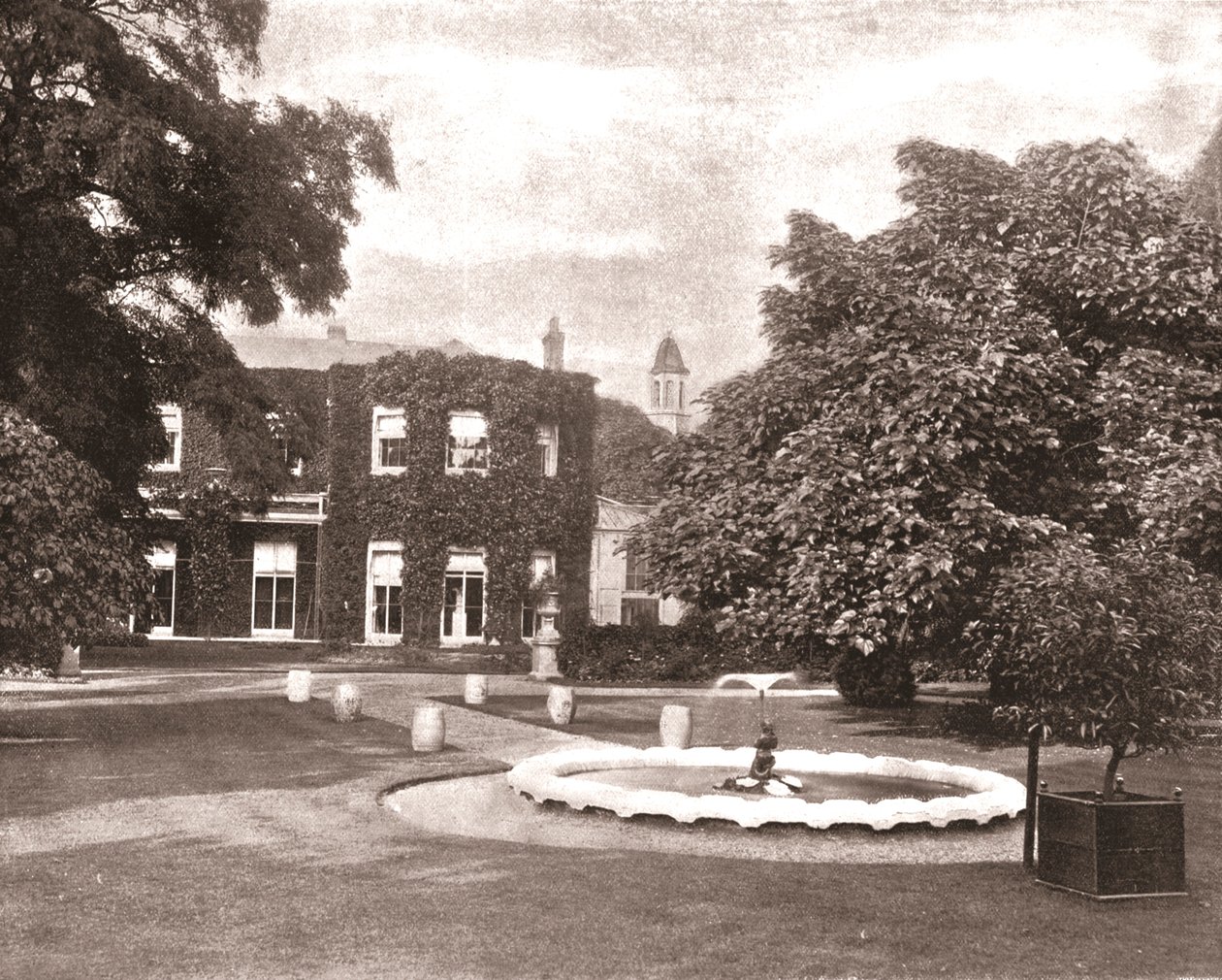 Cambridge Cottage, Kew Green, London, 1894 by Unbekannt
