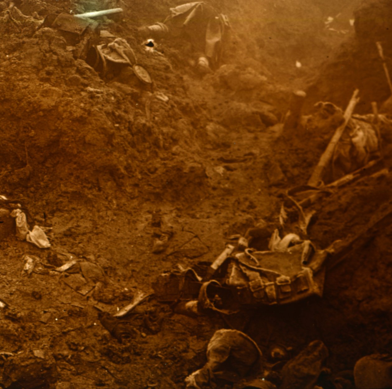 Captured Enemy Trench, Les Éparges, northern France, 1915 by Unbekannt