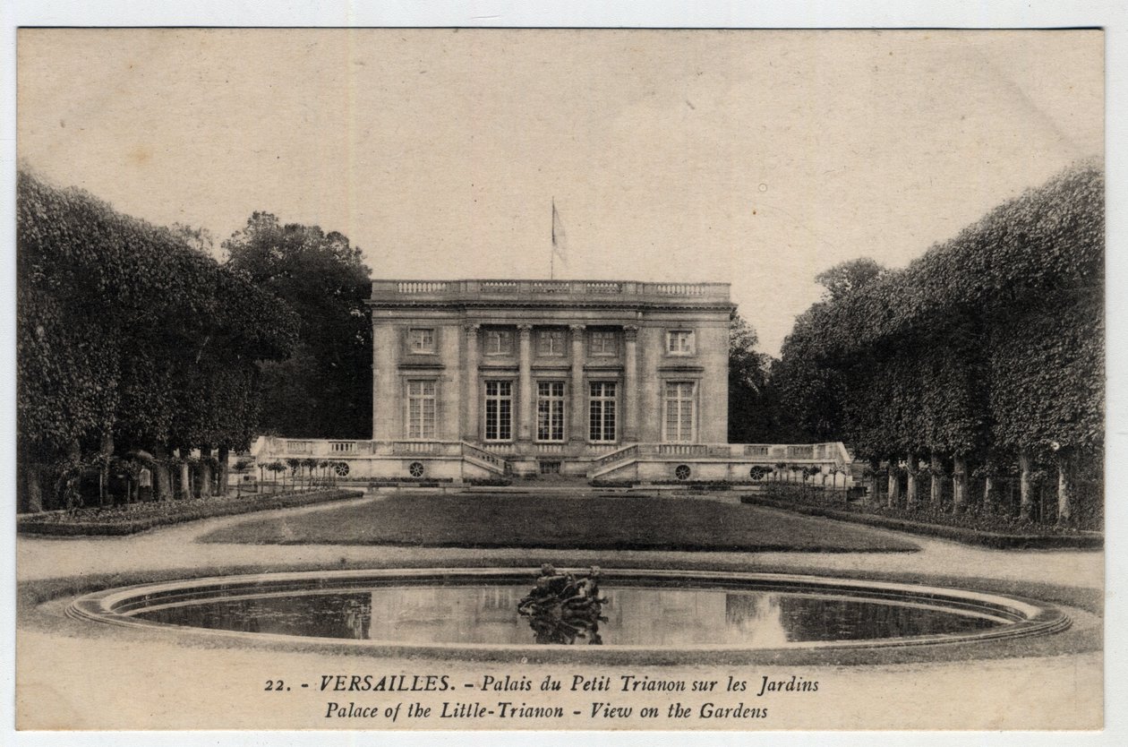 Chateau de Versailles: exterior view of the Palace of the Peer Trianon on the Gardens - Postcard late 19th-20th century by Unbekannt