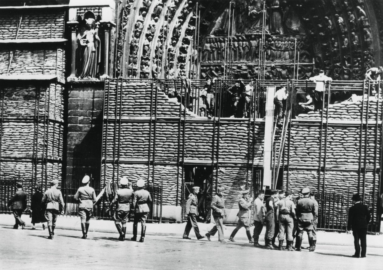 Clearing of sandbag protection from the facade of Notre Dame, German-occupied Paris by Unbekannt