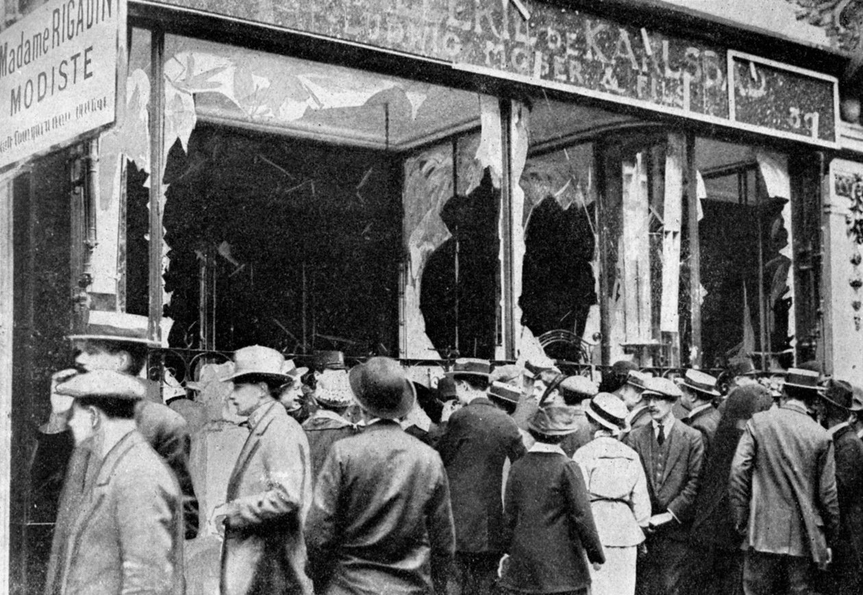 Damaged Austrian Jewellers Shop, Paris, First World War by Unbekannt