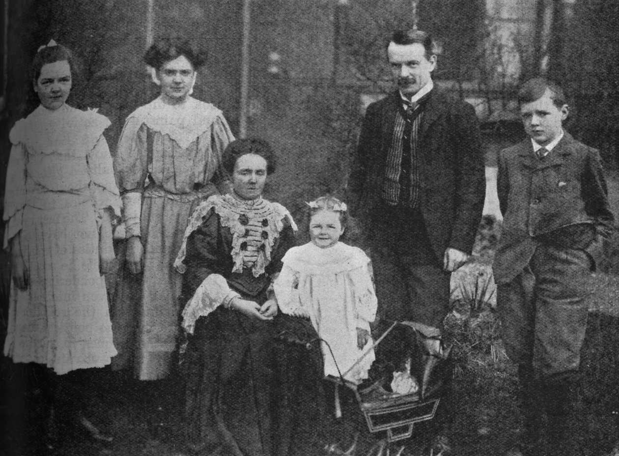 David Lloyd George - The Great Statesman Surrounded By His Family, 1905, c1925 by Unbekannt
