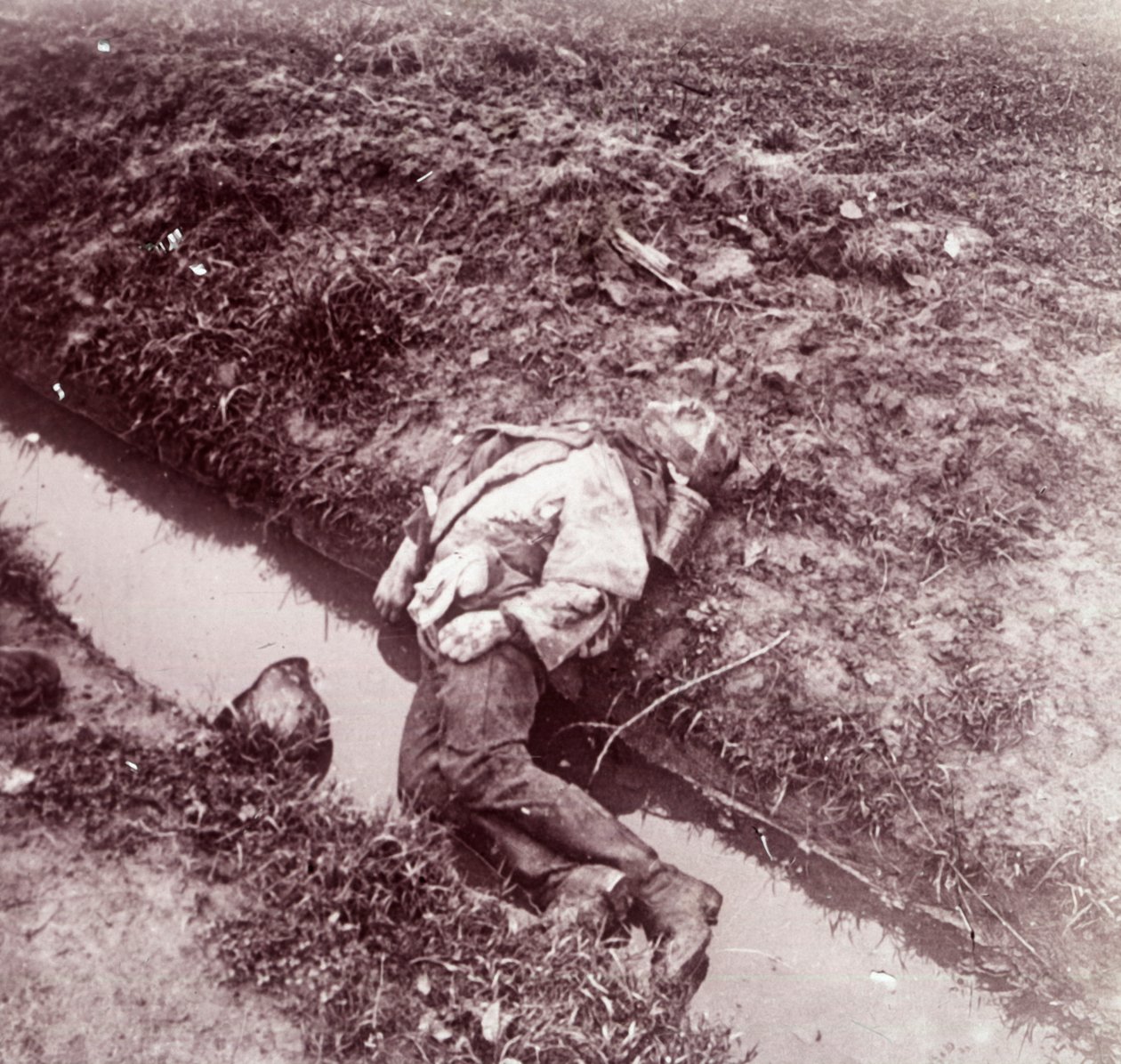 Dead German Soldier, Ypres, Flanders, Belgium, c1914-c1918 by Unbekannt