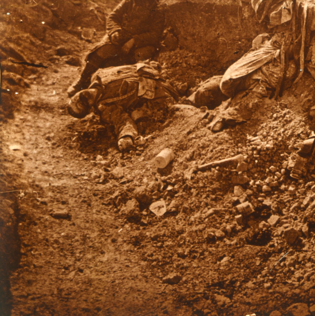 Dead Body in the Trenches, Perthes, Northern France, c1914-c1918 by Unbekannt