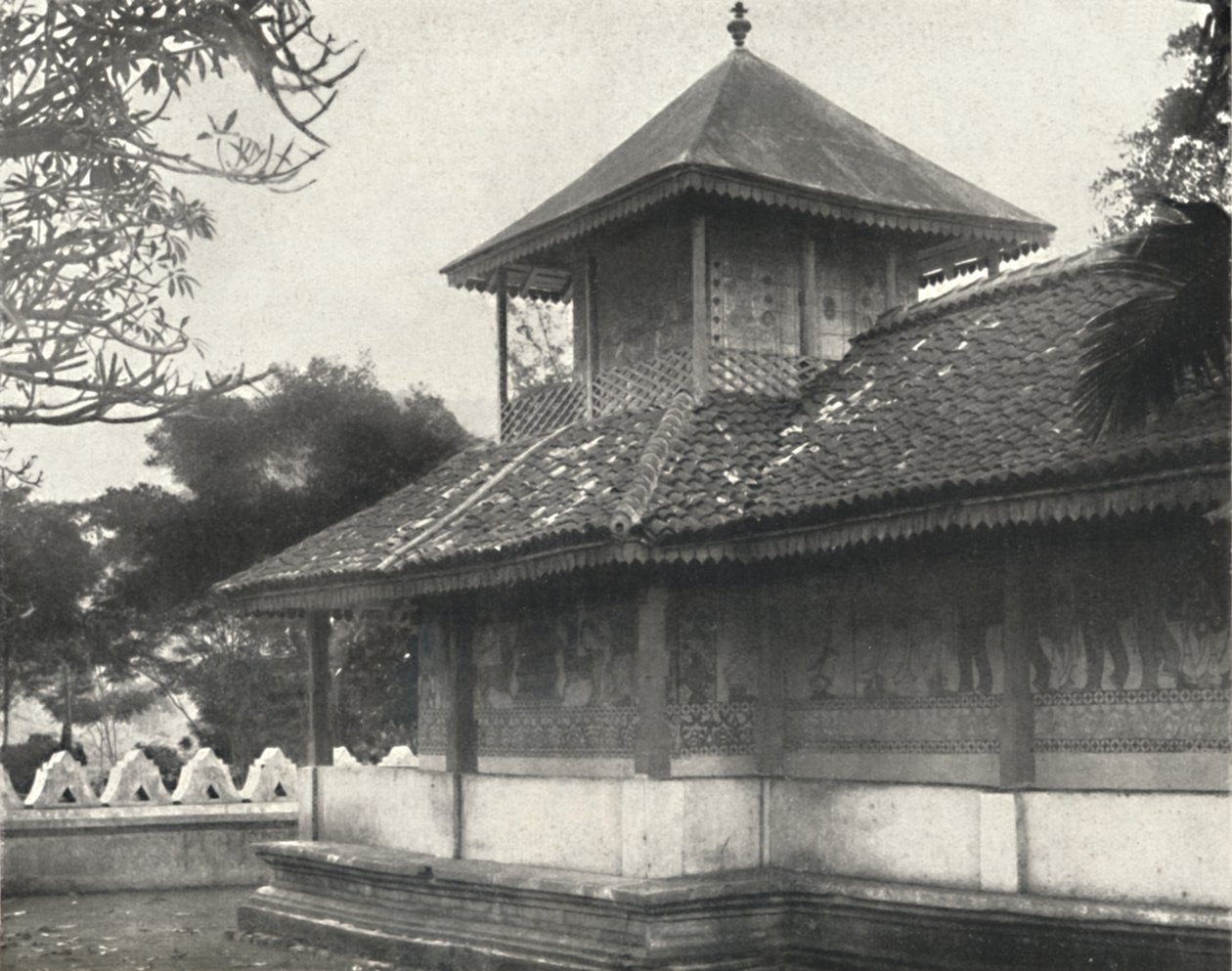 Dewale s. Tafel 58 at the Dagoba of the Sacred Tooth in Kandy by Unbekannt