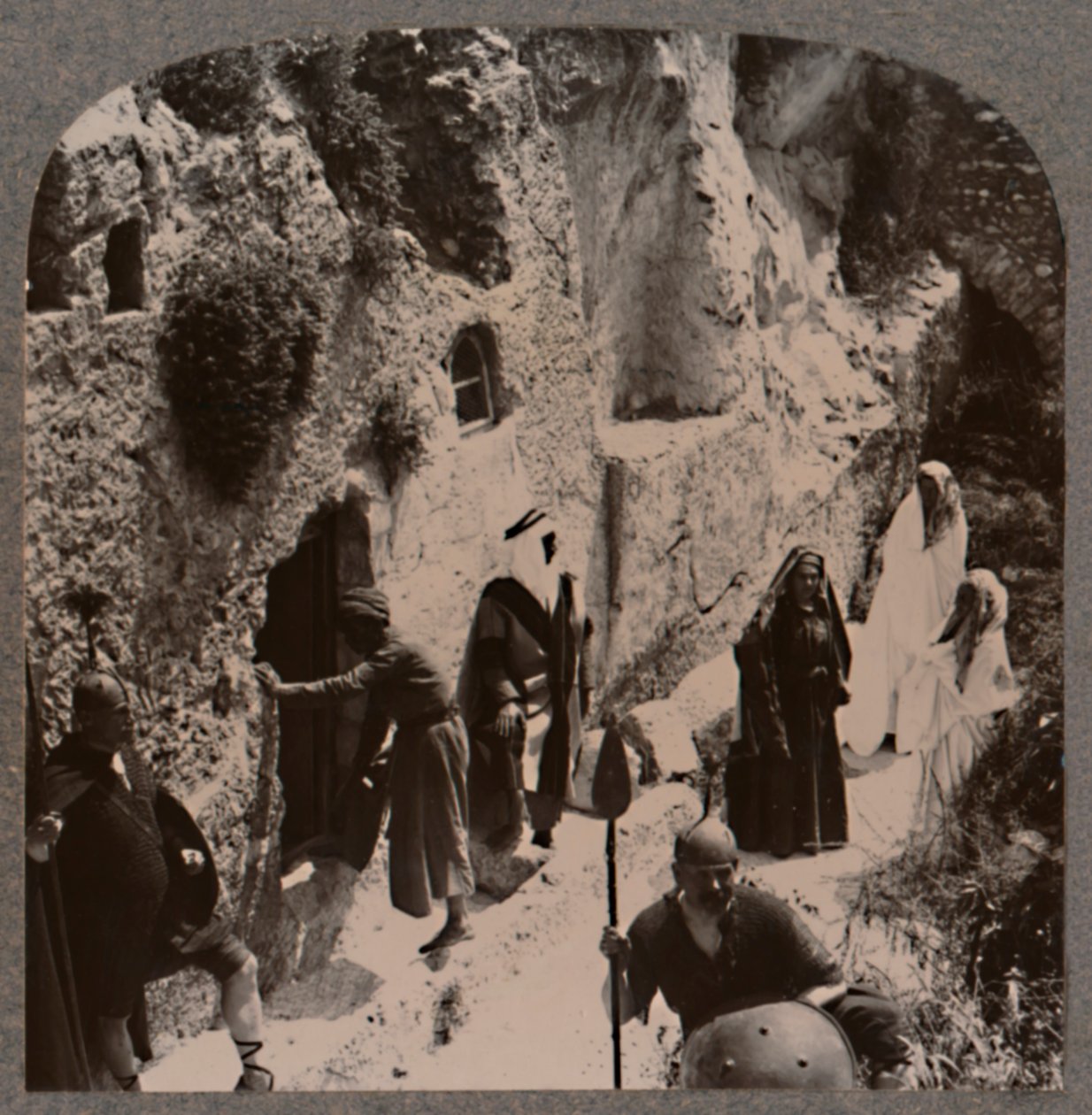 Disciples, with the women, early at the Sepulchre of Christ by Unbekannt