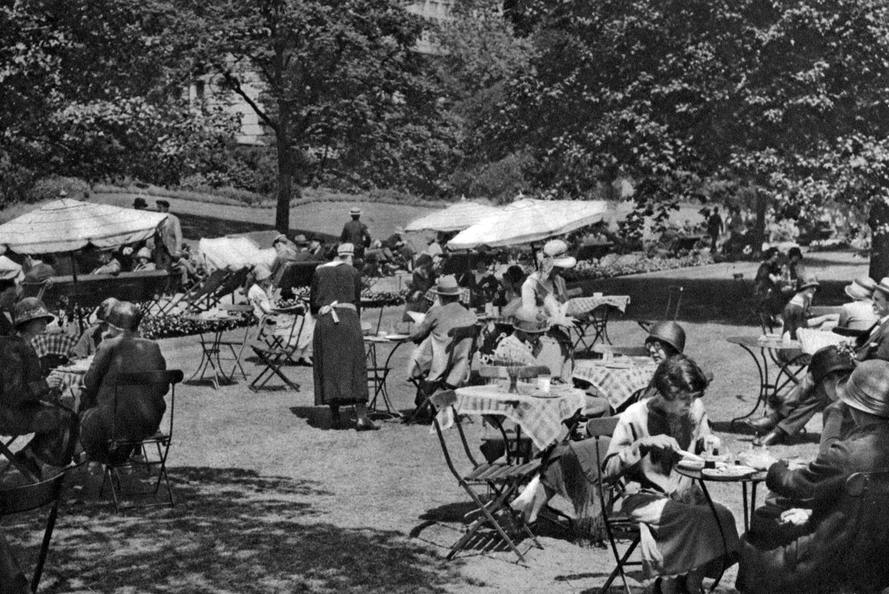 Embankment Gardens, Charing Cross, London, 1926-1927 by Unbekannt