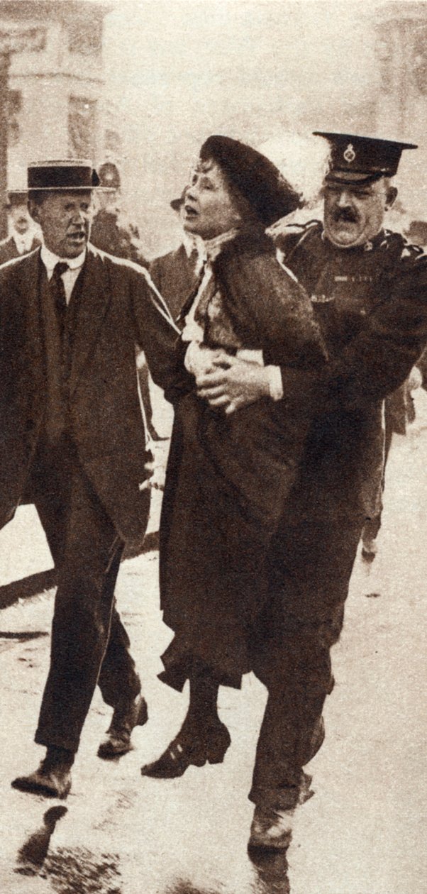 Emmeline Pankhurst Arrested by Superintendent Rolfe Outside Buckingham Palace, London, May 1914 by Unbekannt