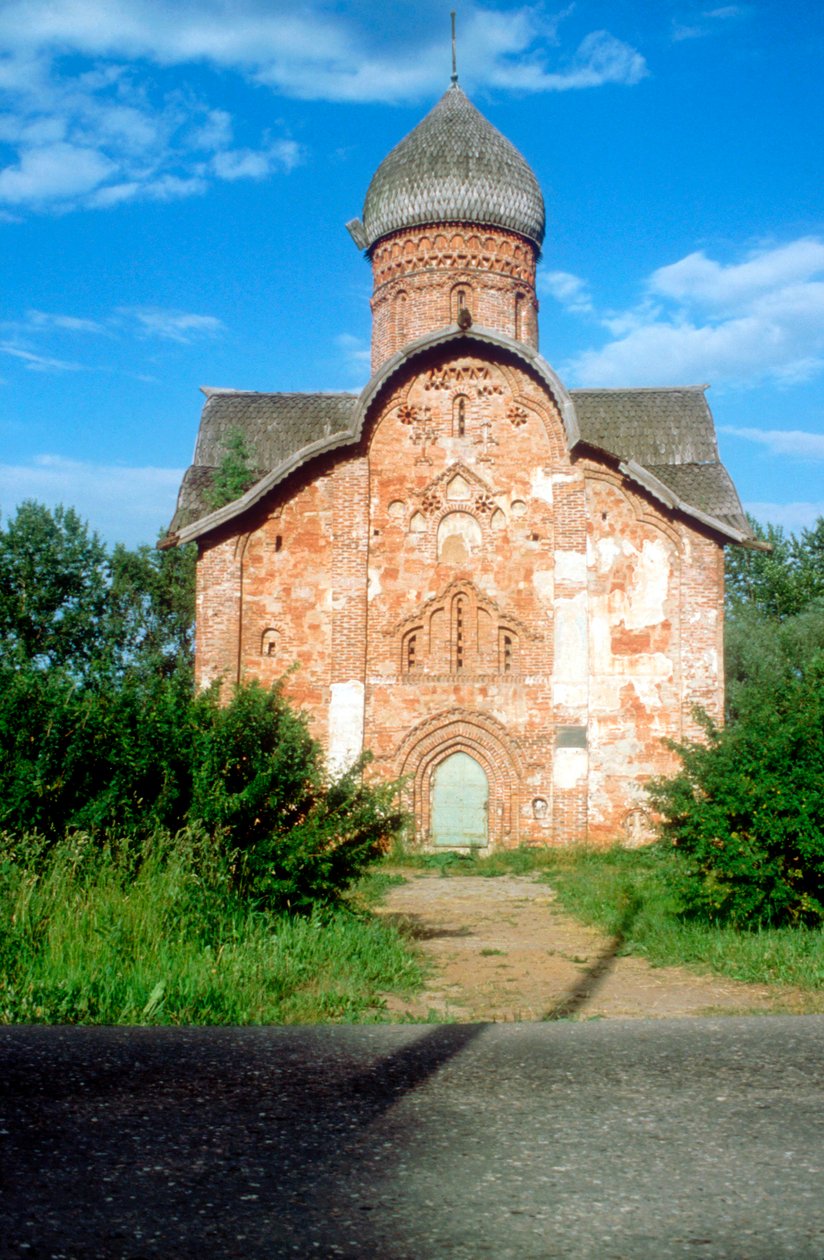 Exterior of a Church, Novgorod, Russia by Unbekannt