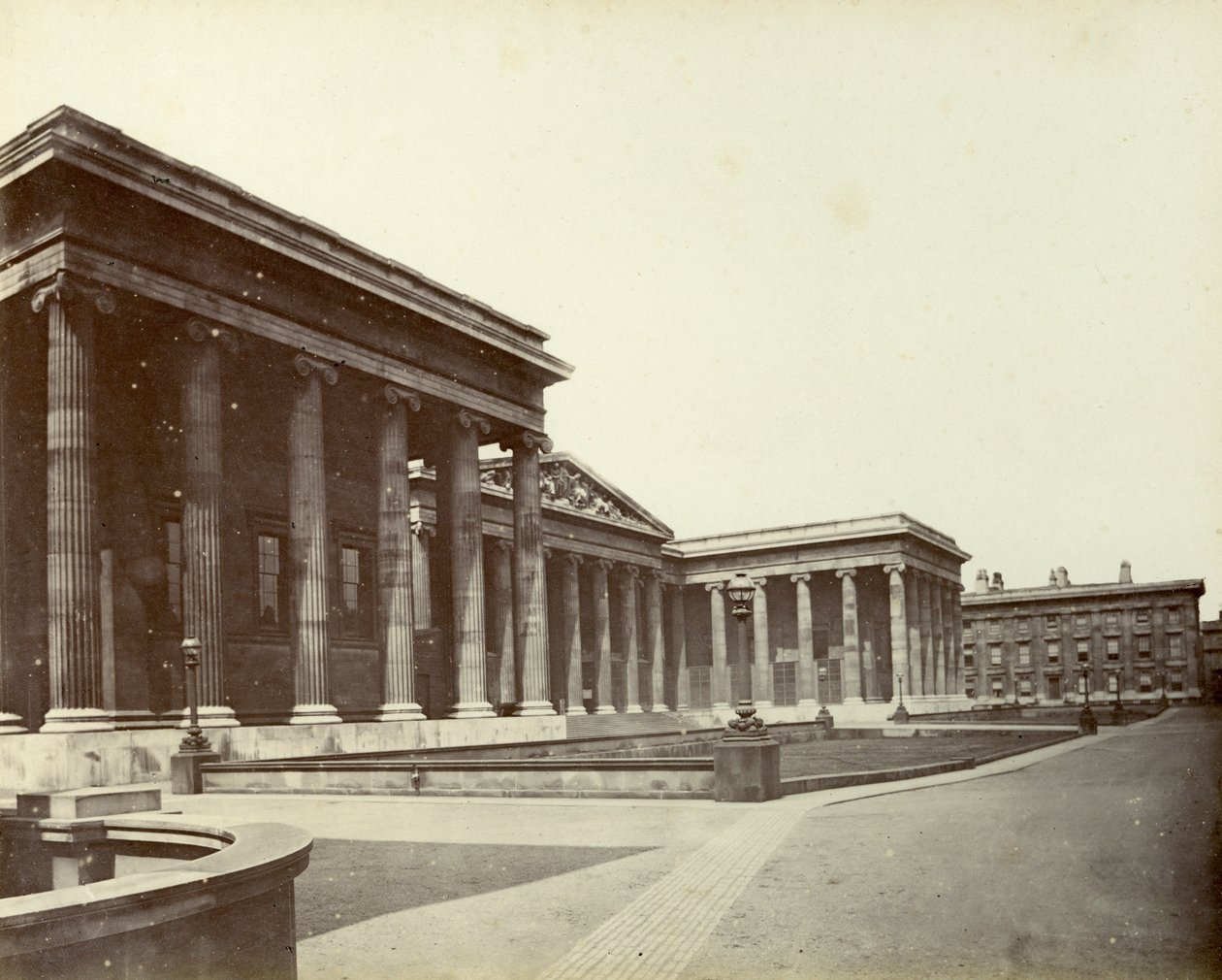 Exterior of the British Museum, Great Russell Street, London, 1887 by Unbekannt