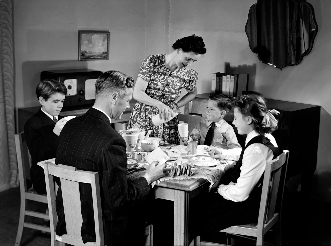 Family at breakfast, c 1948 by Unbekannt