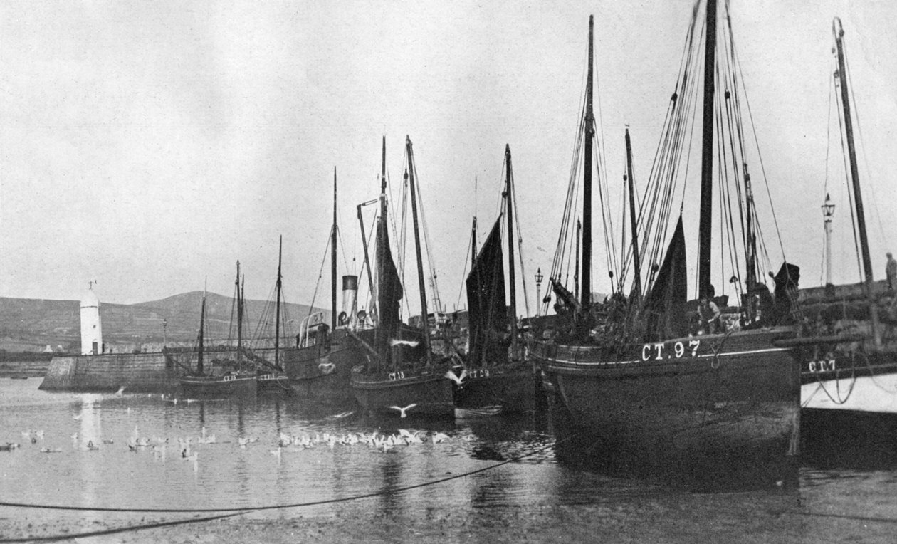 Fishing boats in Port St Mary harbour, Isle of Man, 1924-1926 by Unbekannt