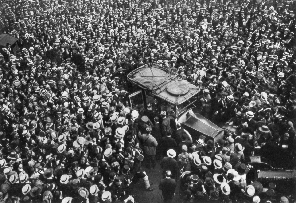 French Crowds Cheering Pershing and Joffre, Hotel Crillon, Paris, First World War by Unbekannt