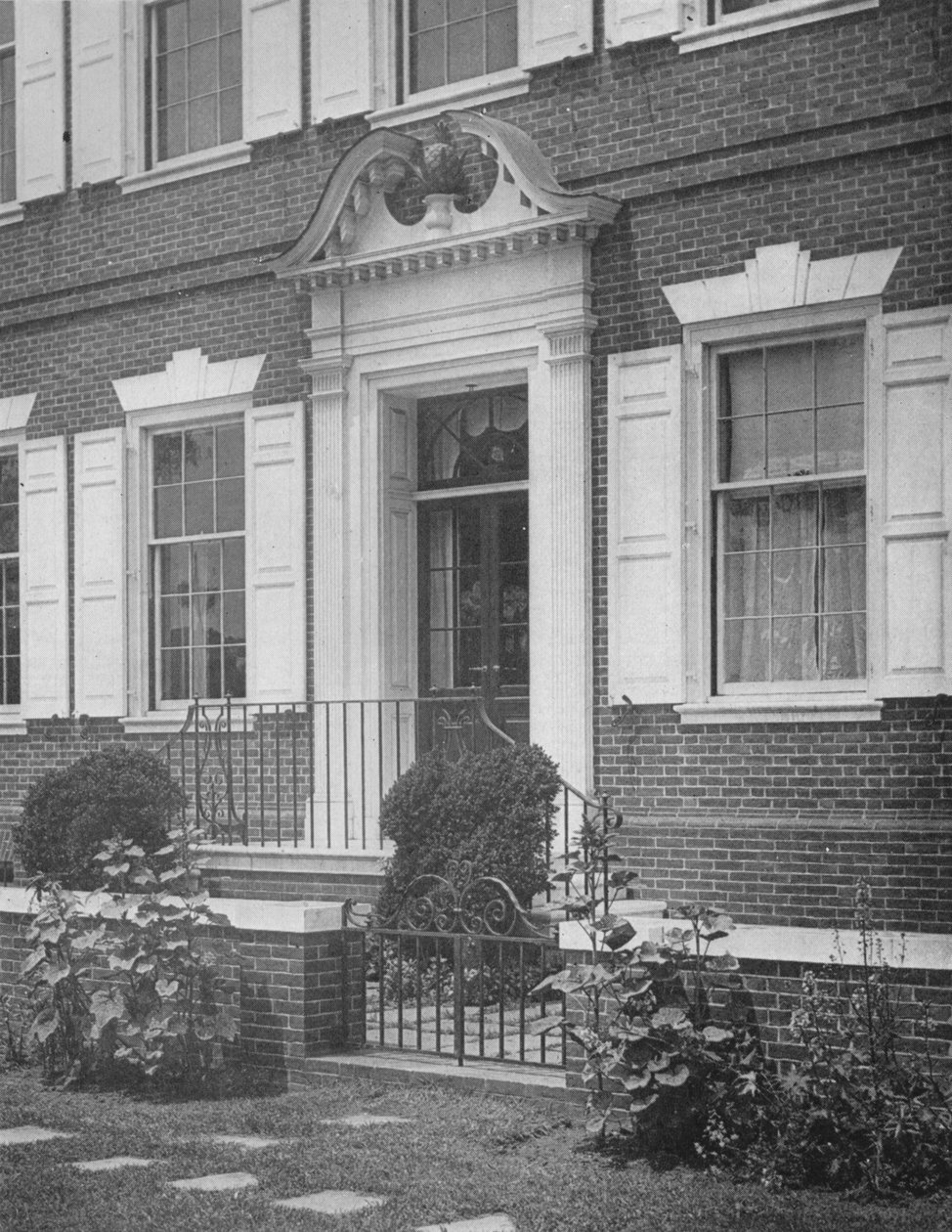 Garden entrance to the house of Miss Anne Morgan, New York City, 1924 by Unbekannt