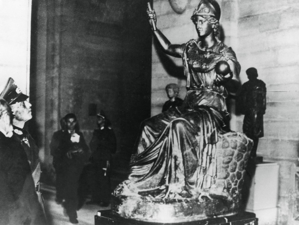 German Field Marshal von Rundstedt visiting the Louvre, occupied Paris, October 1940 by Unbekannt