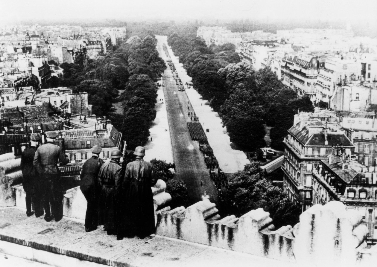German Military Parade in Paris, June 1940 by Unbekannt
