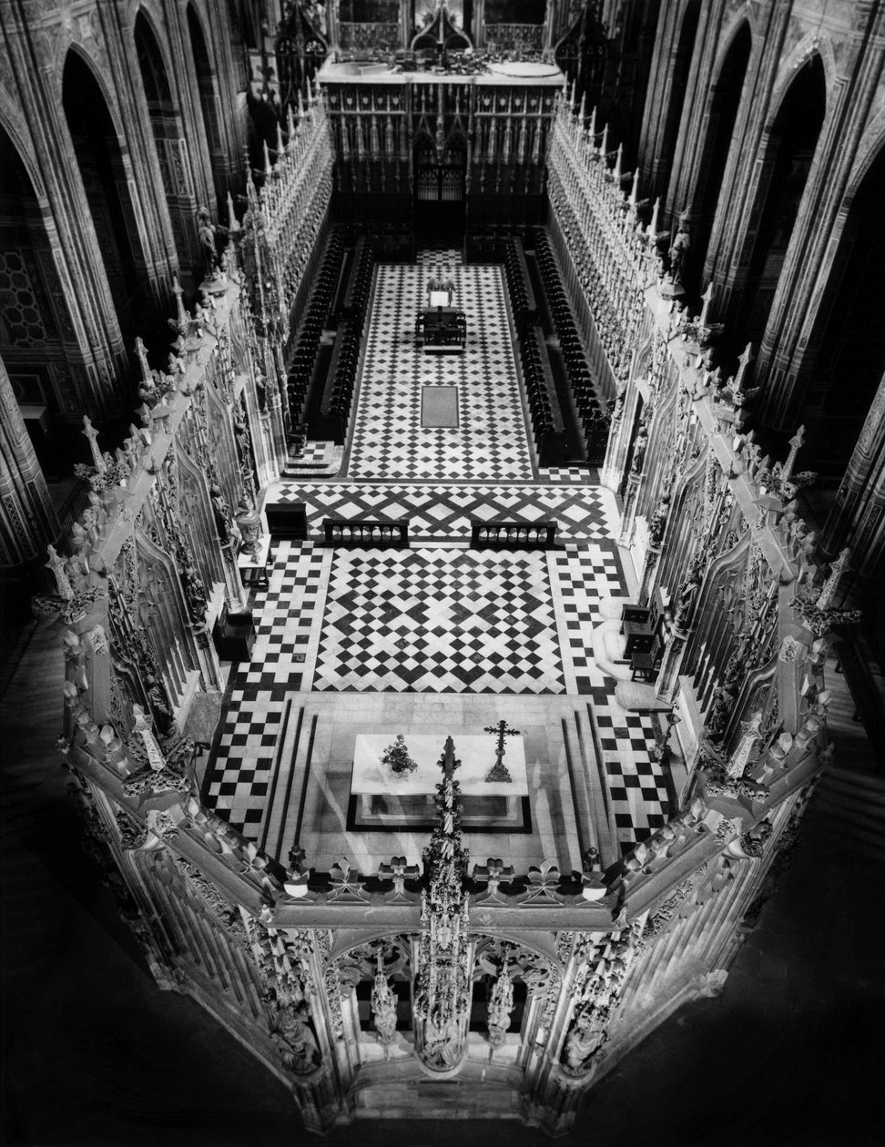 Gothic architecture: view of the fence of the choir of the Cathedrale Saint Cecile d