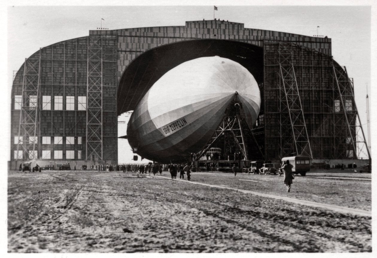 Graf Zeppelin attached to the mobile anchor mast, Lakehurst, New Jersey, USA, 1930, 1933 by Unbekannt