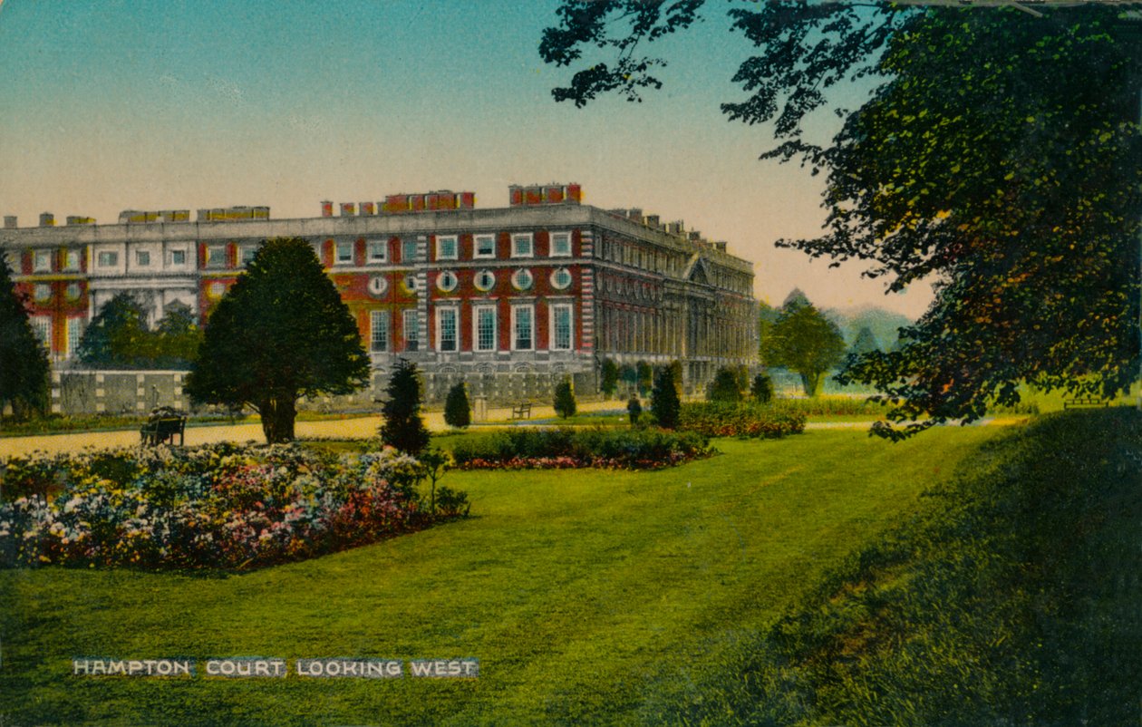 Hampton Court, Looking West, c1910 by Unbekannt
