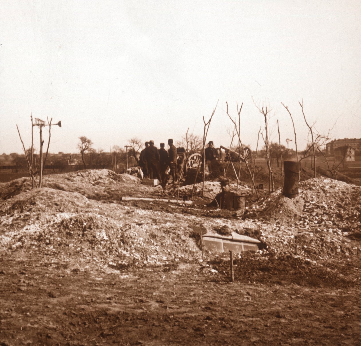 Hidden Battery, c1914-c1918 by Unbekannt