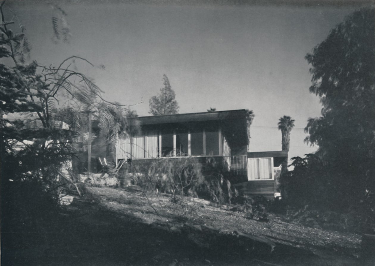 House at Los Angeles by Richard J. Neutra - Patio and Garden View by Unbekannt