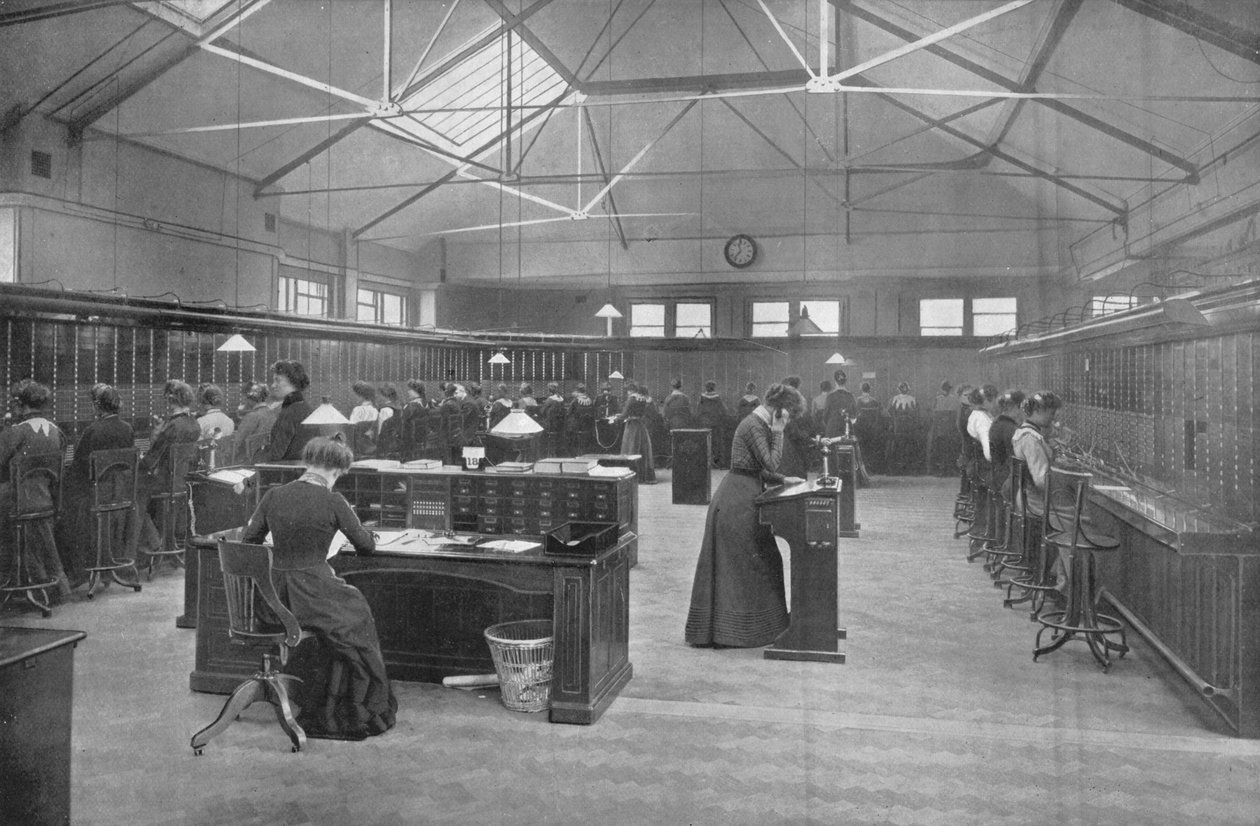 In the Post Office Central Telephone Exchange, City of London, c1903 by Unbekannt
