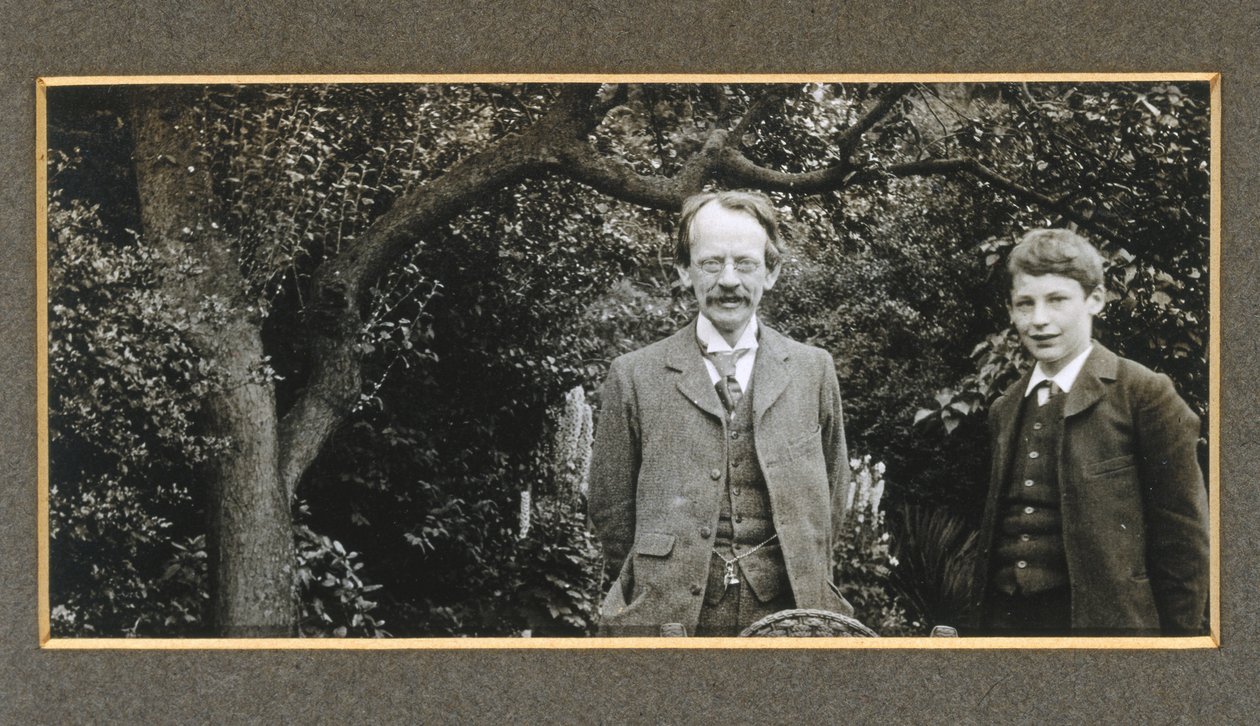 J J Thomson with his son, George, c 1909 by Unbekannt