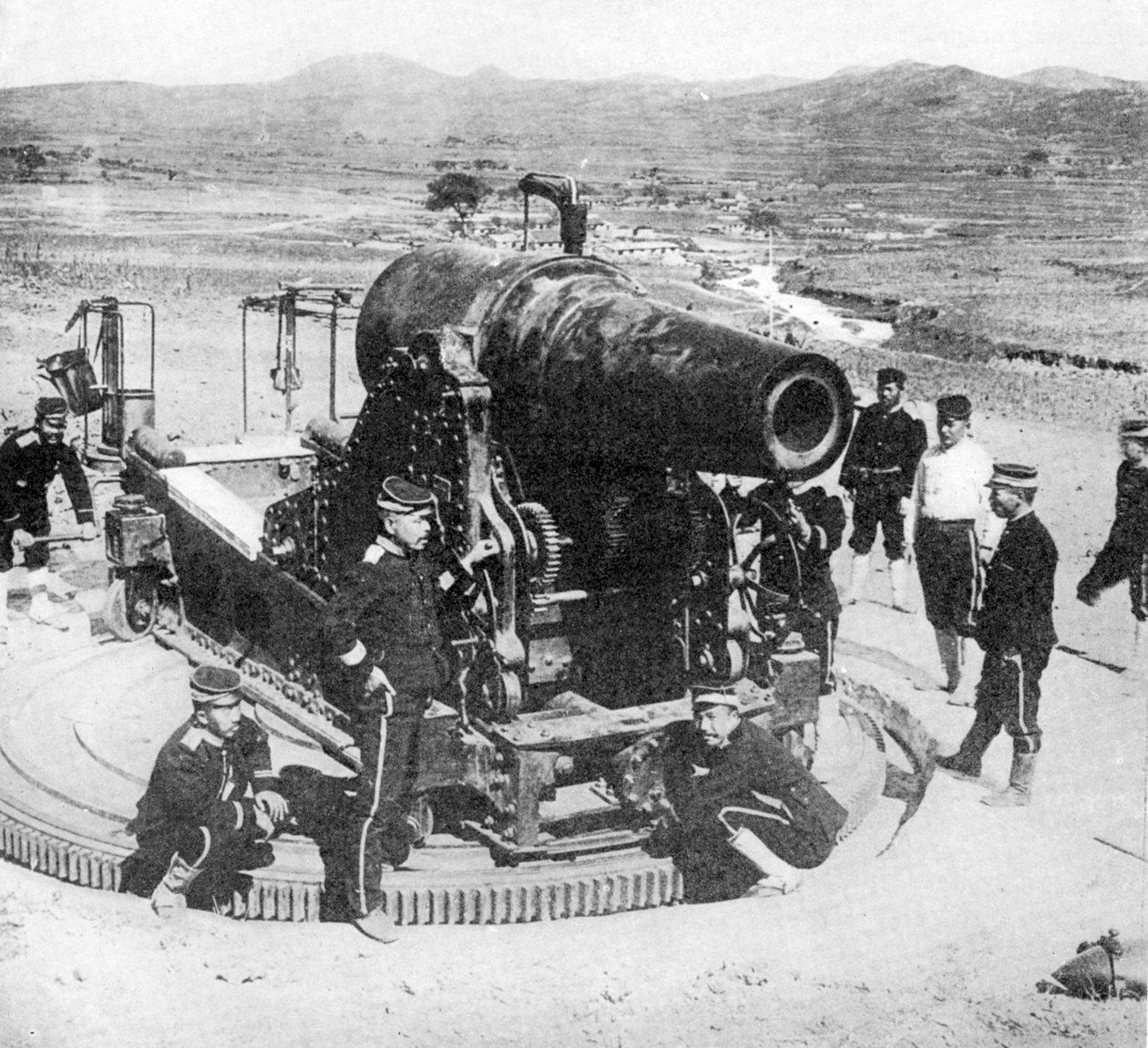 Japanese siege gun, Russo-Japanese War, 1904-5 by Unbekannt