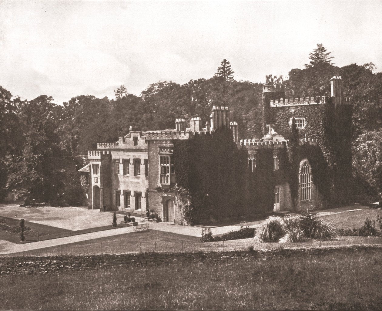 Kentchurch Court, Herefordshire, 1894 by Unbekannt